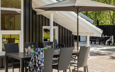Mika - 1Km from the Sea: Holz, Zuhause, Veranda, Deck, Hartholz, Dach, Holzbeize, Holzboden, Eco Hotel