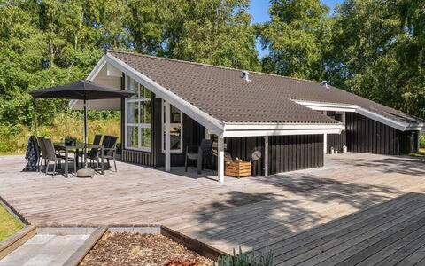 Mika - 1Km from the Sea: Holz, Zuhause, Veranda, Deck, Hartholz, Dach, Holzbeize, Holzboden, Eco Hotel