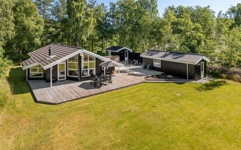 Mika - 1Km from the Sea: Holz, Zuhause, Veranda, Deck, Hartholz, Dach, Holzbeize, Holzboden, Eco Hotel