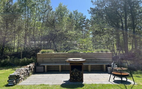 Mika - 1Km from the Sea: Holz, Zuhause, Veranda, Deck, Hartholz, Dach, Holzbeize, Holzboden, Eco Hotel