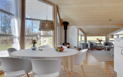 Mika - 1Km from the Sea: Holz, Zuhause, Veranda, Deck, Hartholz, Dach, Holzbeize, Holzboden, Eco Hotel