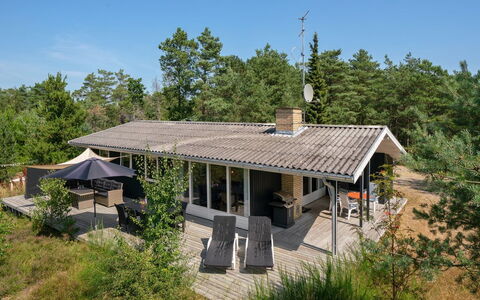 Adelisa - 600M from the Sea: Holz, Zuhause, Veranda, Deck, Hartholz, Dach, Holzbeize, Holzboden, Eco Hotel