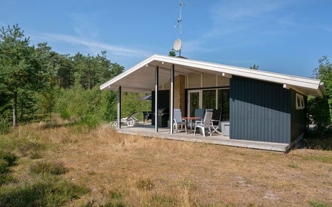 Adelisa - 600M from the Sea: Holz, Zuhause, Veranda, Deck, Hartholz, Dach, Holzbeize, Holzboden, Eco Hotel