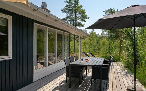 Adelisa - 600M from the Sea: Holz, Zuhause, Veranda, Deck, Hartholz, Dach, Holzbeize, Holzboden, Eco Hotel