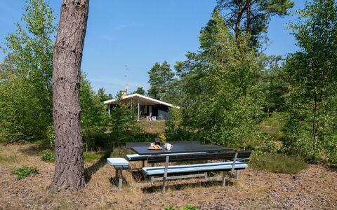 Adelisa - 600M from the Sea: Holz, Zuhause, Veranda, Deck, Hartholz, Dach, Holzbeize, Holzboden, Eco Hotel
