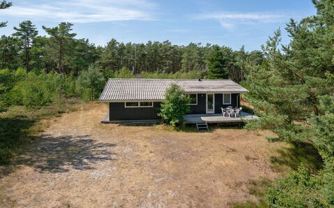 Adelisa - 600M from the Sea: Holz, Zuhause, Veranda, Deck, Hartholz, Dach, Holzbeize, Holzboden, Eco Hotel