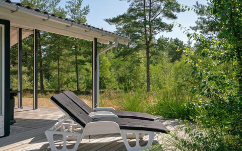 Adelisa - 600M from the Sea: Holz, Zuhause, Veranda, Deck, Hartholz, Dach, Holzbeize, Holzboden, Eco Hotel