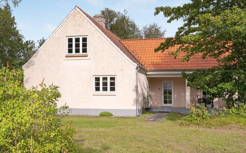 Hildegunn - 200M from the Sea: Holz, Zuhause, Veranda, Deck, Hartholz, Dach, Holzbeize, Holzboden, Eco Hotel