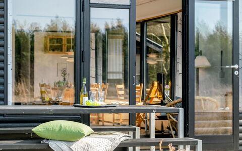 Shayene - 2.5Km from the Sea: Holz, Zuhause, Veranda, Deck, Hartholz, Dach, Holzbeize, Holzboden, Eco Hotel