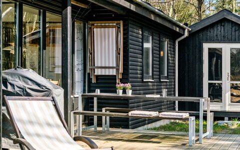 Shayene - 2.5Km from the Sea: Holz, Zuhause, Veranda, Deck, Hartholz, Dach, Holzbeize, Holzboden, Eco Hotel
