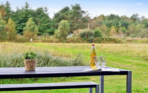 Shayene - 2.5Km from the Sea: Holz, Zuhause, Veranda, Deck, Hartholz, Dach, Holzbeize, Holzboden, Eco Hotel