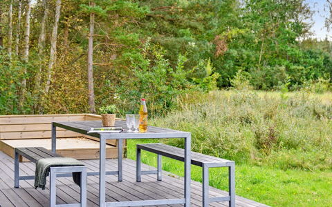 Shayene - 2.5Km from the Sea: Holz, Zuhause, Veranda, Deck, Hartholz, Dach, Holzbeize, Holzboden, Eco Hotel