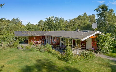 Hartvig - 800M from the Sea: Holz, Zuhause, Veranda, Deck, Hartholz, Dach, Holzbeize, Holzboden, Eco Hotel