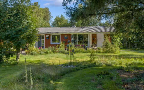 Hartvig - 800M from the Sea: Holz, Zuhause, Veranda, Deck, Hartholz, Dach, Holzbeize, Holzboden, Eco Hotel