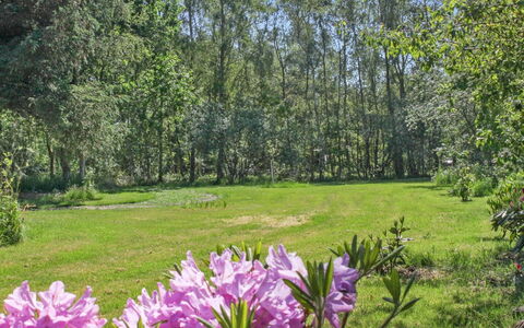 Hartvig - 800M from the Sea: Holz, Zuhause, Veranda, Deck, Hartholz, Dach, Holzbeize, Holzboden, Eco Hotel