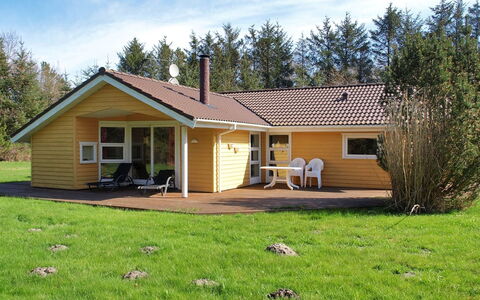 Eljena - 600M from the Sea: Haus, Hütte, Zuhause, Dach, Estate, Bauernhaus, Abstellgleis, Garten, Rasen, Gartenbauten