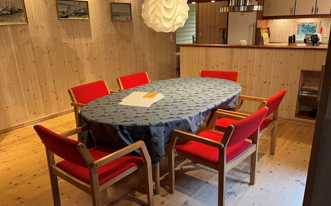 Eljena - 600M from the Sea: Möbel, Interior Design, Flooring, Holz, Fussboden, Decke, Holzboden, Stuhl, Tabelle, Beleuchtung