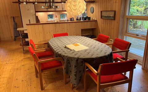 Eljena - 600M from the Sea: Möbel, Interior Design, Flooring, Holz, Fussboden, Decke, Holzboden, Stuhl, Tabelle, Beleuchtung