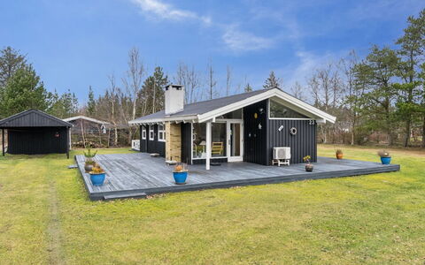 Alvine - 475M from the Sea: Blau, Strauch, Hütte, Ground, Garten, Estate, Schatten, Landscaping, Bauernhaus, Eco Hotel