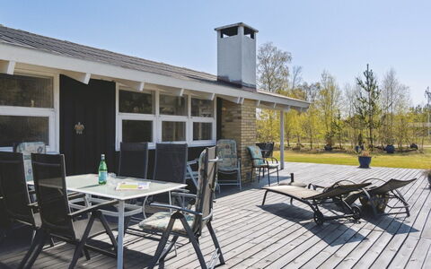 Alvine - 475M from the Sea: Blau, Strauch, Hütte, Ground, Garten, Estate, Schatten, Landscaping, Bauernhaus, Eco Hotel