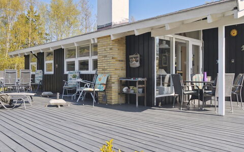 Alvine - 475M from the Sea: Blau, Strauch, Hütte, Ground, Garten, Estate, Schatten, Landscaping, Bauernhaus, Eco Hotel