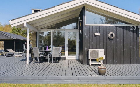 Alvine - 475M from the Sea: Blau, Strauch, Hütte, Ground, Garten, Estate, Schatten, Landscaping, Bauernhaus, Eco Hotel