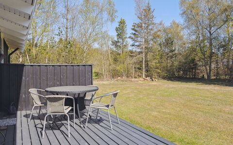 Alvine - 475M from the Sea: Blau, Strauch, Hütte, Ground, Garten, Estate, Schatten, Landscaping, Bauernhaus, Eco Hotel