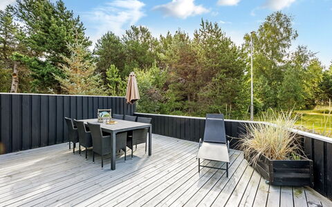 Friederike - 300M from the Sea: Blau, Strauch, Hütte, Ground, Garten, Estate, Schatten, Landscaping, Bauernhaus, Eco Hotel