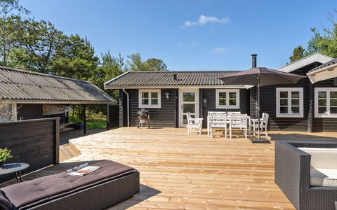 Dorthea - 200M from the Sea: Möbel, Interior Design, Flooring, Holz, Fussboden, Decke, Holzboden, Stuhl, Tabelle, Beleuchtung