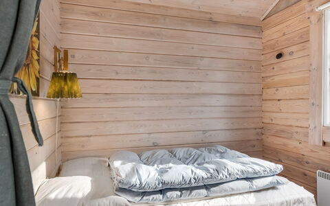 Tanas - 2Km from the Sea: Holz, Schlafzimmer, Möbel, Bett, Bettdecke, Linens, Fussboden, Bedding, Hartholz, Zimmer