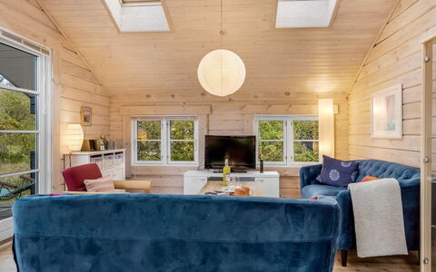 Tanas - 2Km from the Sea: Holz, Interior Design, Zuhause, Möbel, Decke, Zimmer, Hütte, Wohnzimmer, Couch