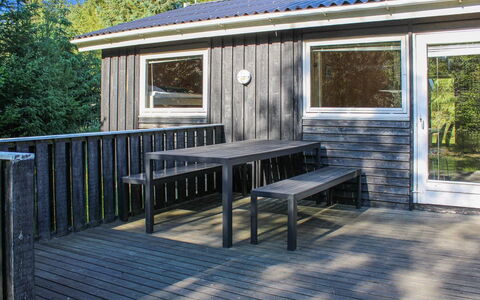 Gretelise - 2Km from the Sea: Wohngebiet, Dach, Vorort, Auffahrt, Estate, Kamin