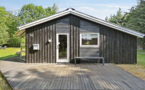 Gretelise - 2Km from the Sea: Wohngebiet, Dach, Vorort, Auffahrt, Estate, Kamin