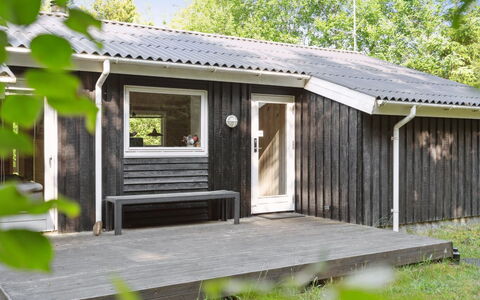 Gretelise - 2Km from the Sea: Wohngebiet, Dach, Vorort, Auffahrt, Estate, Kamin