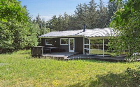 Gretelise - 2Km from the Sea: Wohngebiet, Dach, Vorort, Auffahrt, Estate, Kamin
