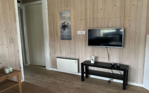Eldmar - 500M from the Sea: Wohnung, Schatten, Balkon, Stuhl, Zaun, Gartenmöbel, Aluminium, Kunstrasen