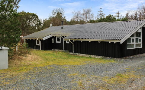 Eldmar - 500M from the Sea: Dach, Haus, Grundstueck, Zuhause, Hütte, Estate, Gartenbauten, Schatten, Blockhaus, Landscaping