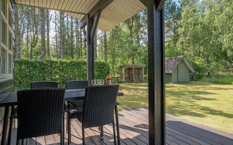 Gizelle - 1.5Km from the Sea: Holz, Veranda, Schatten, Möbel, Deck, Gartenmöbel, Decke, Hartholz, Stuhl, Outdoor Struktur
