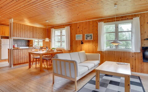 Gizelle - 1.5Km from the Sea: Holz, Interior Design, Fussboden, Flooring, Decke, Zimmer, Hartholz, Holzboden, Holzbeize, Wohnzimmer