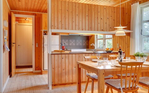 Gizelle - 1.5Km from the Sea: Küche, Interior Design, Flooring, Möbel, Holz, Light Fixture, Decke, Countertop, Fussboden, Beleuchtung