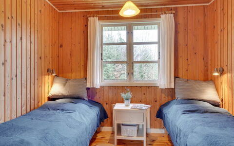 Gizelle - 1.5Km from the Sea: Wand, Interior Design, Flooring, Schlafzimmer, Fussboden, Holz, Möbel, Bett, Decke, Zimmer