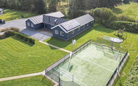 Sinikka - 350M from the Sea: Holz, Zuhause, Veranda, Deck, Hartholz, Dach, Holzbeize, Holzboden, Eco Hotel