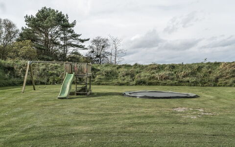 Sinikka - 350M from the Sea: Holz, Zuhause, Veranda, Deck, Hartholz, Dach, Holzbeize, Holzboden, Eco Hotel