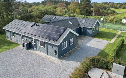 Sinikka - 350M from the Sea: Holz, Zuhause, Veranda, Deck, Hartholz, Dach, Holzbeize, Holzboden, Eco Hotel
