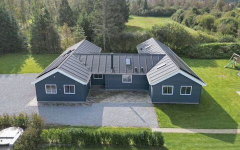 Sinikka - 350M from the Sea: Holz, Zuhause, Veranda, Deck, Hartholz, Dach, Holzbeize, Holzboden, Eco Hotel