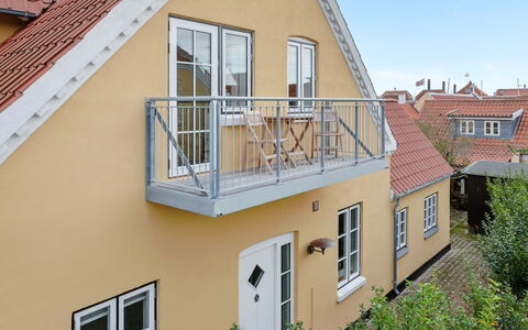 Liina - 200M from the Sea: Zuhause, Geländer, Balkon, Veranda, Baluster, Treppe, Zaun, Abstellgleis, Daylighting