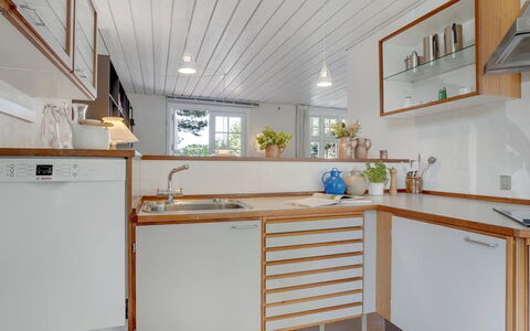 Amila - 425M from the Sea: Holz, Flooring, Countertop, Küche, Interior Design, Armatur, Cabinetry, Fussboden, Zapfhahn, Küchengerät