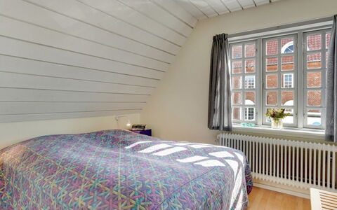 Amila - 425M from the Sea: Holz, Interior Design, Flooring, Fussboden, Decke, Schlafzimmer, Bett, Möbel, Wohnung, Holzboden