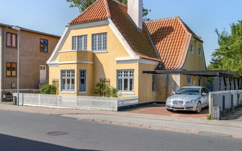 Amila - 425M from the Sea: Gebäude, Wohngebiet, Haus, Zuhause, Dach, Fassade, Die Architektur, Menschliche Siedlung, Hütte, Estate