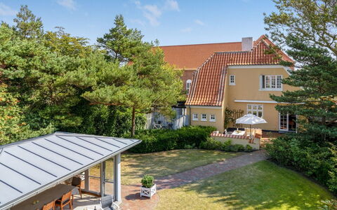 Amila - 425M from the Sea: Zuhause, Wohngebiet, Haus, Dach, Strauch, Estate, Grundstueck, Hütte, Garten, Bauernhaus